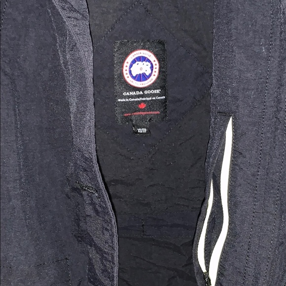 COPY - Black windbreaker( needs zipper tassel) - Picture 5 of 8